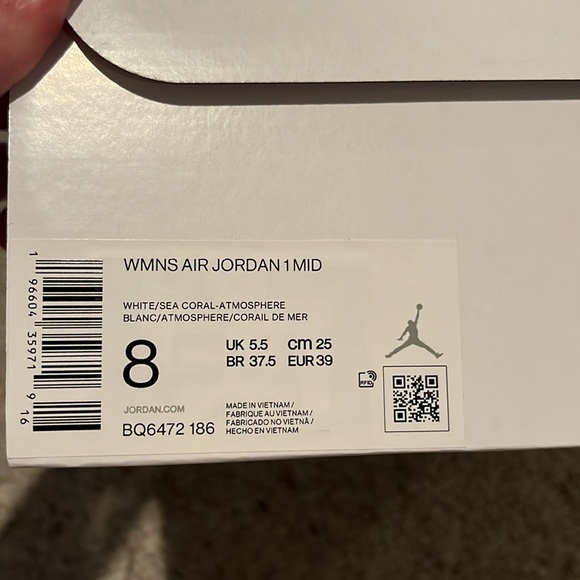 NWT Women’s Air Jordan Mid - Picture 6 of 7